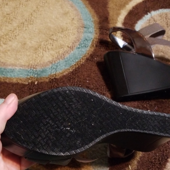 NWOT Style Charles wedges. Metallic silver. 10 - Picture 7 of 7